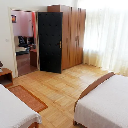 Apartamento 1 *